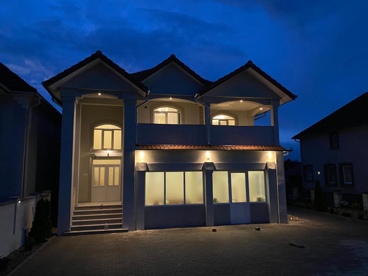 Absolut Residence ฮาเซก ภายนอก รูปภาพ